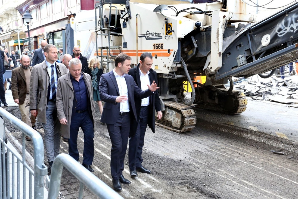 Zmaj Jovina sa drvoredima umesto sa automobilima (FOTO)