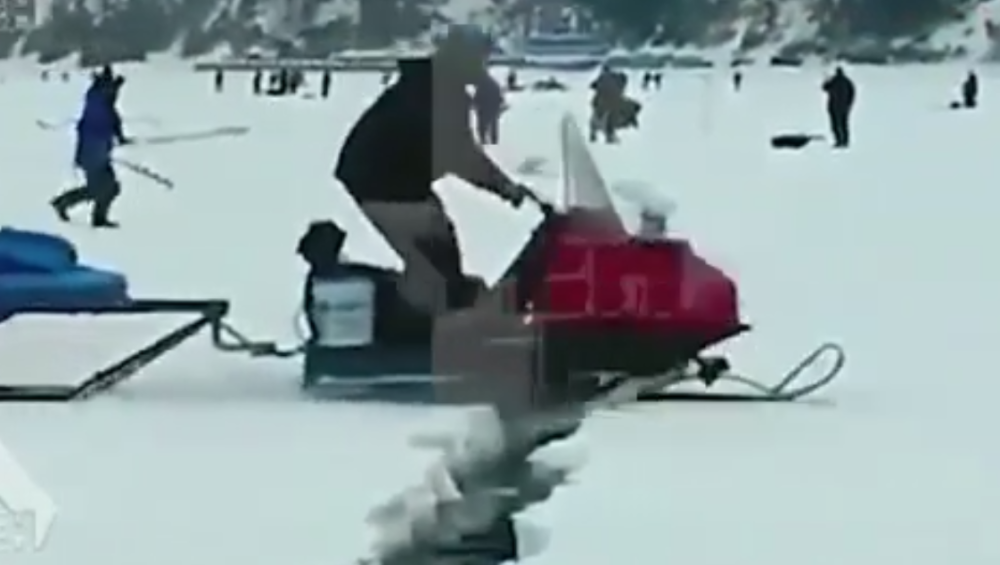 Ribari bežali nakon pucanja sante! (VIDEO)