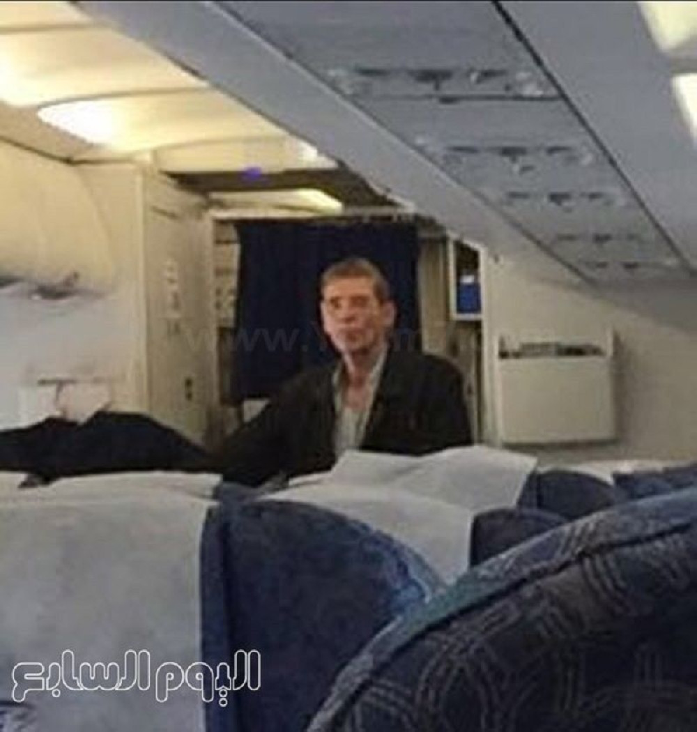 Oteo avion, sad traži azil