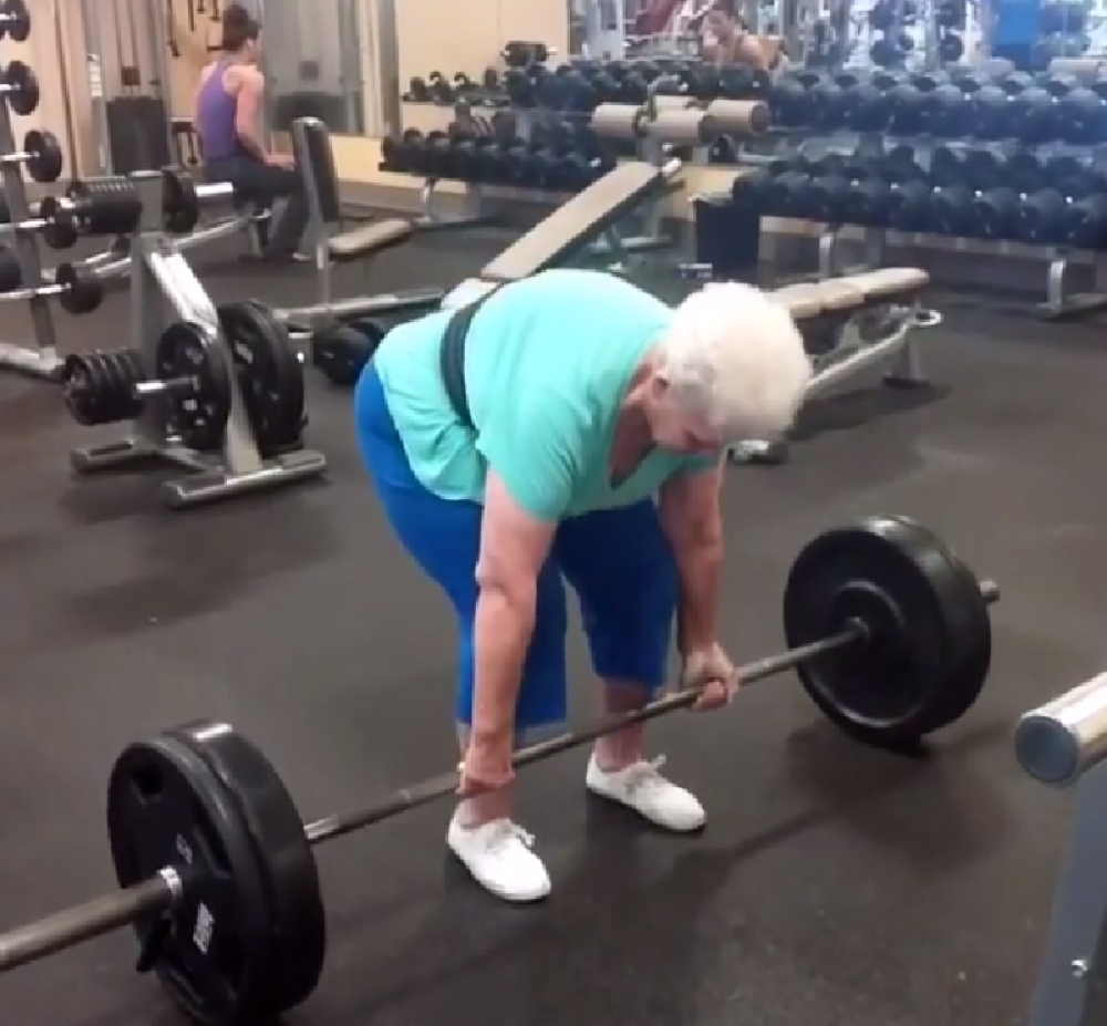 Ova baka (78) će vas posramiti (VIDEO)