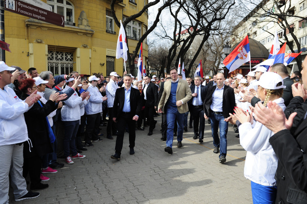 Vučić: Ne obećavam med i mleko!