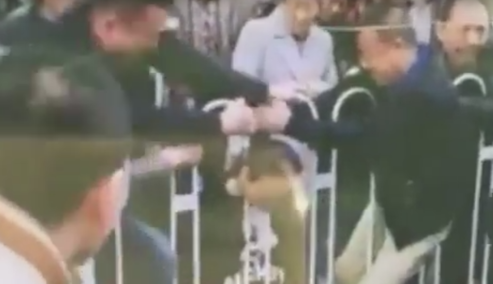 Trudnica se zaglavila u ogradi i preminula! (UZNEMIRUJUĆI VIDEO)