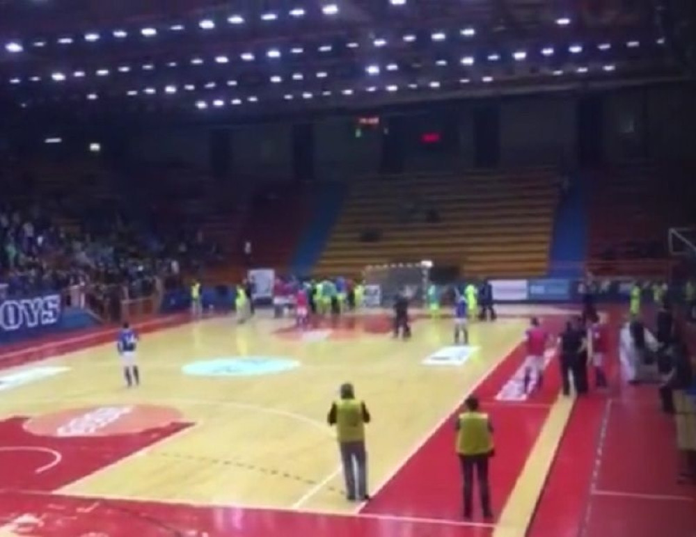 Huligani srpskim futsalerima pretili smrću! (VIDEO)
