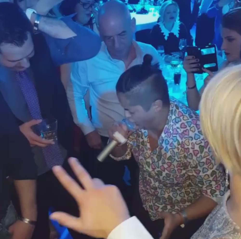 Marija zapevala, gosti pali u trans! (VIDEO)