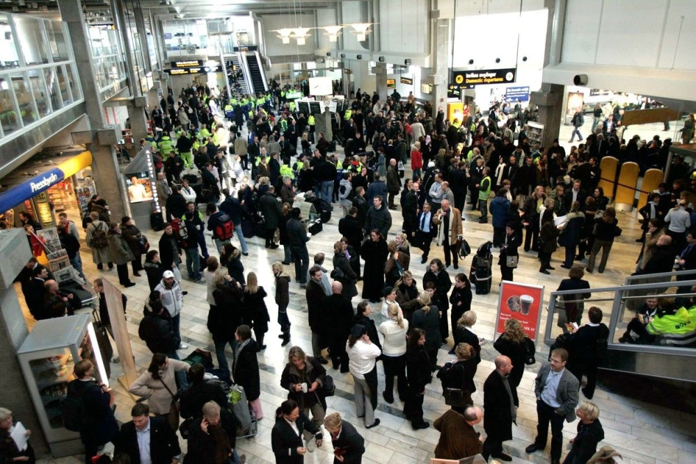 Muškarac naoružan, strahuje se od bombaškog napada! Svi evakuisani!
