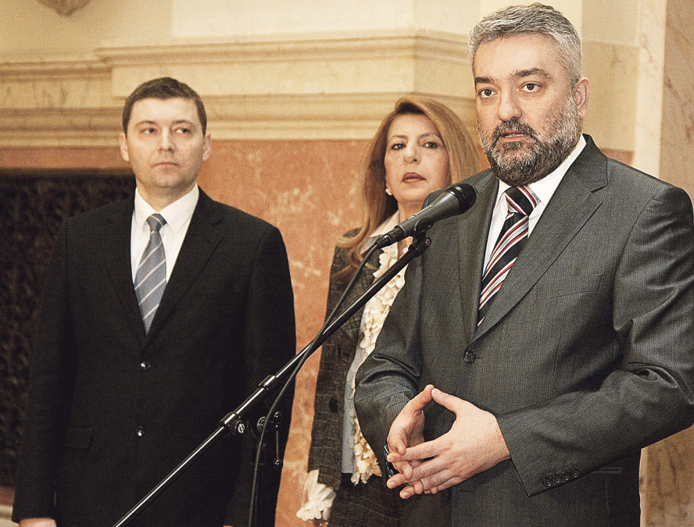 Ovako gradonačelnik Šapca kupuje glasove (VIDEO)