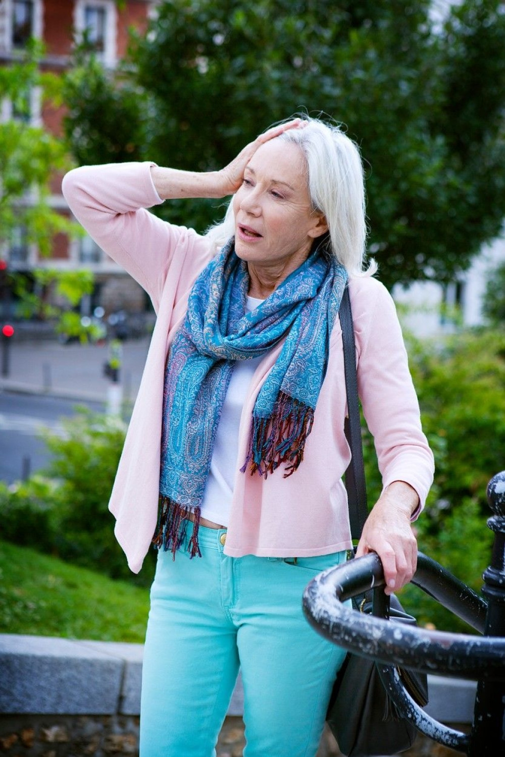 Nišlije padaju po ulici