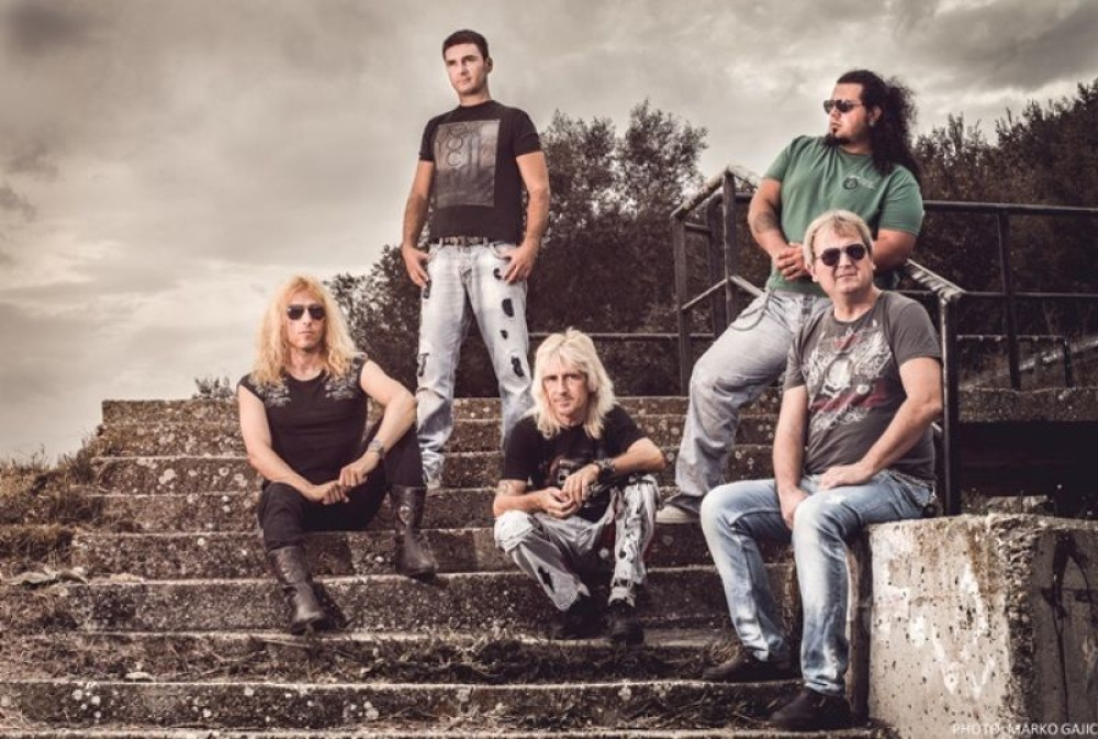 Rokeri pevaju za bolesnu devojčicu!