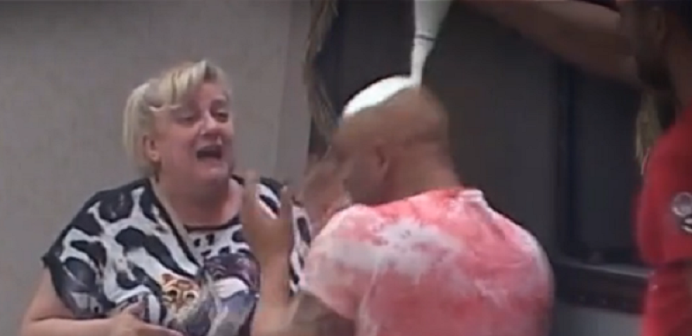 Tomović polio Dejana jogurtom! (VIDEO)