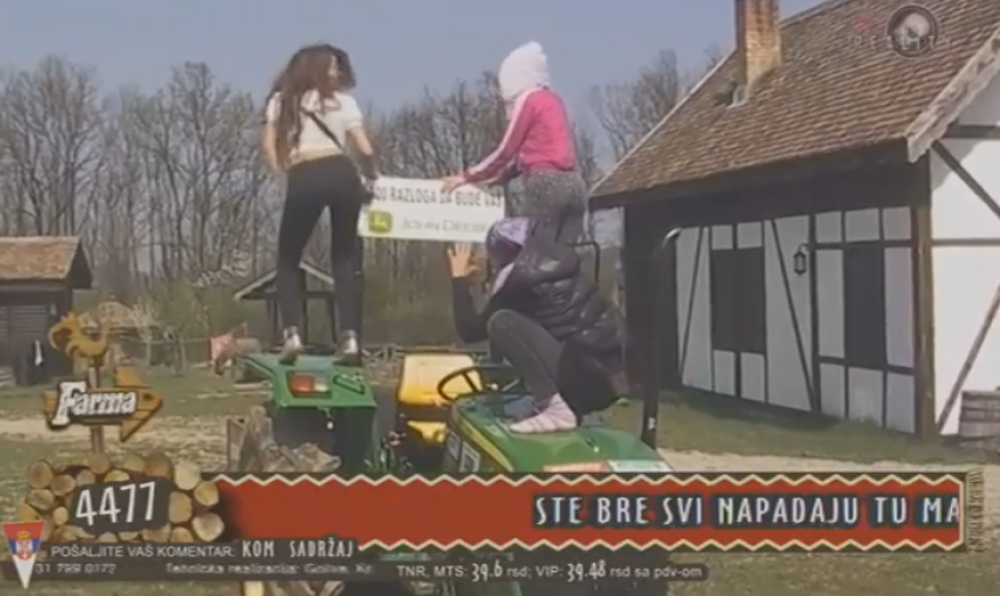 Seksi ples na traktoru (VIDEO)