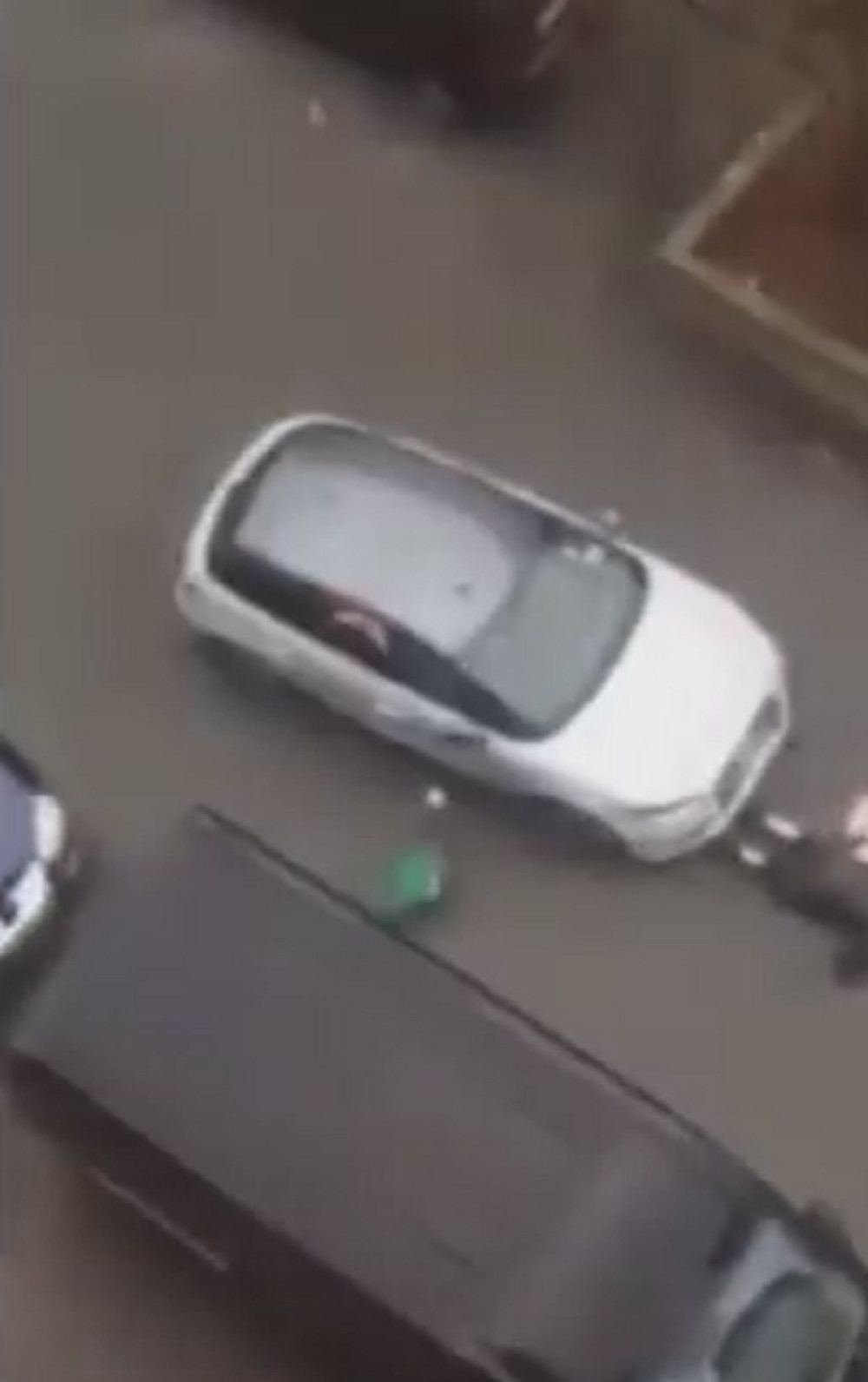 Brutalno gaženje muslimanke u Briselu (UZNEMIRUJUĆI VIDEO)