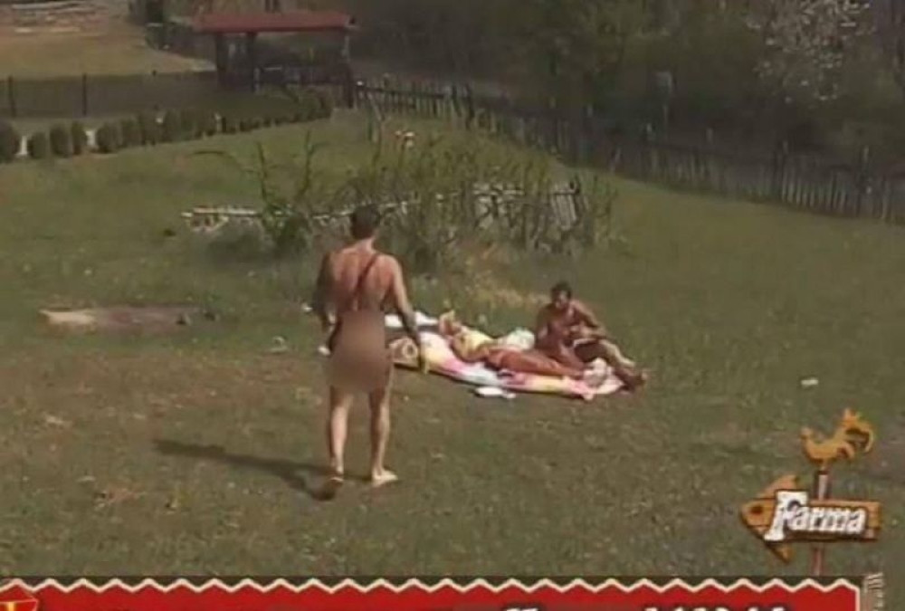 Filip šetao go i pokazivao svima vršnjaka!