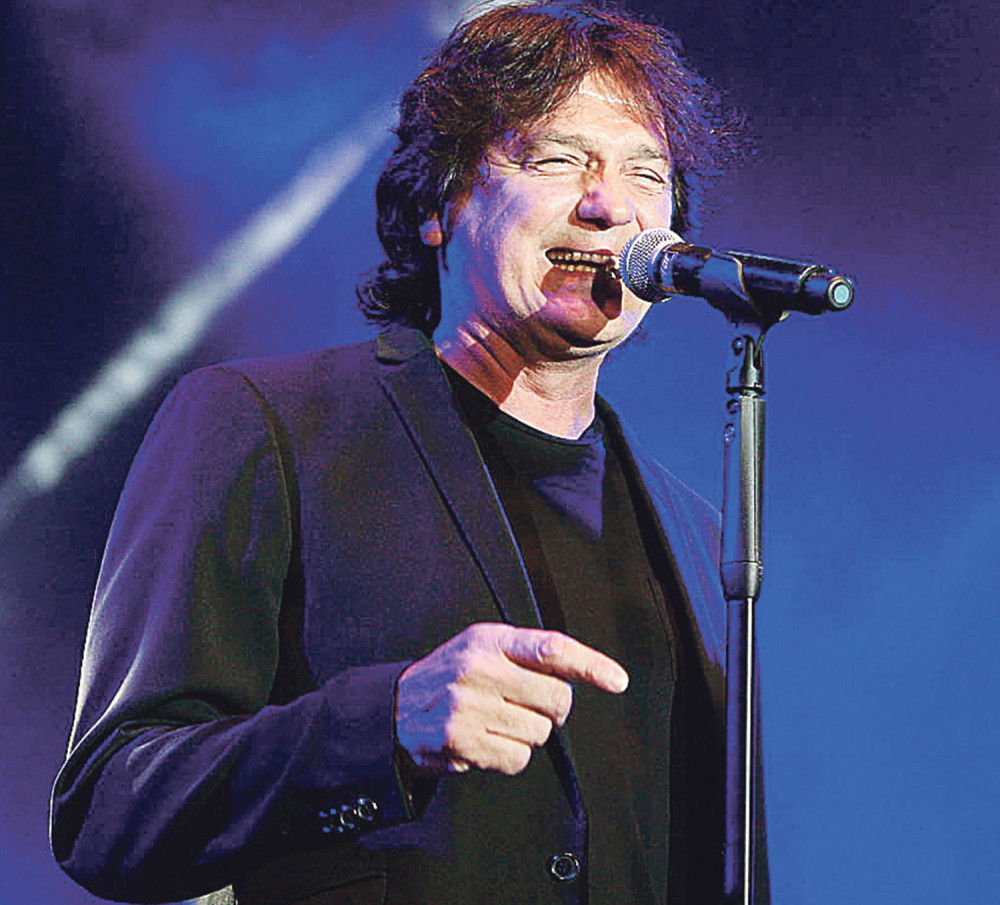 Čola peva u čast Arsena Dedića