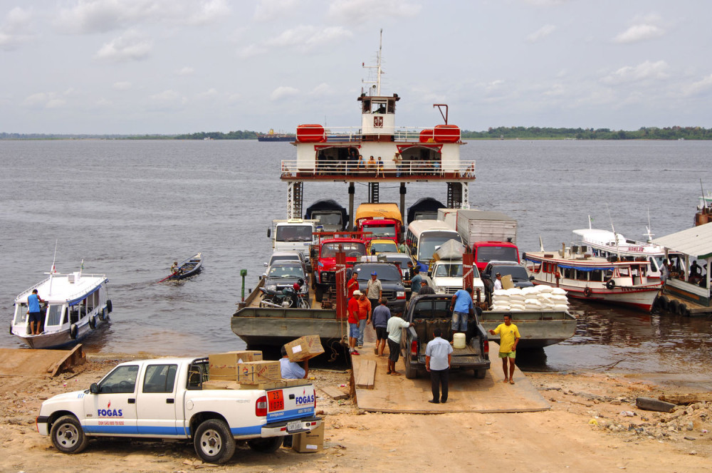 Vozilo izletelo s trajekta, stradala deca