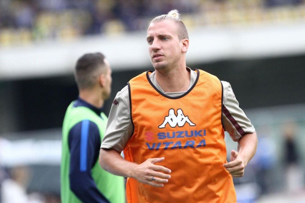 Umesto pozdrava sa Ikardijem, Maksi češao međunožje! (VIDEO)