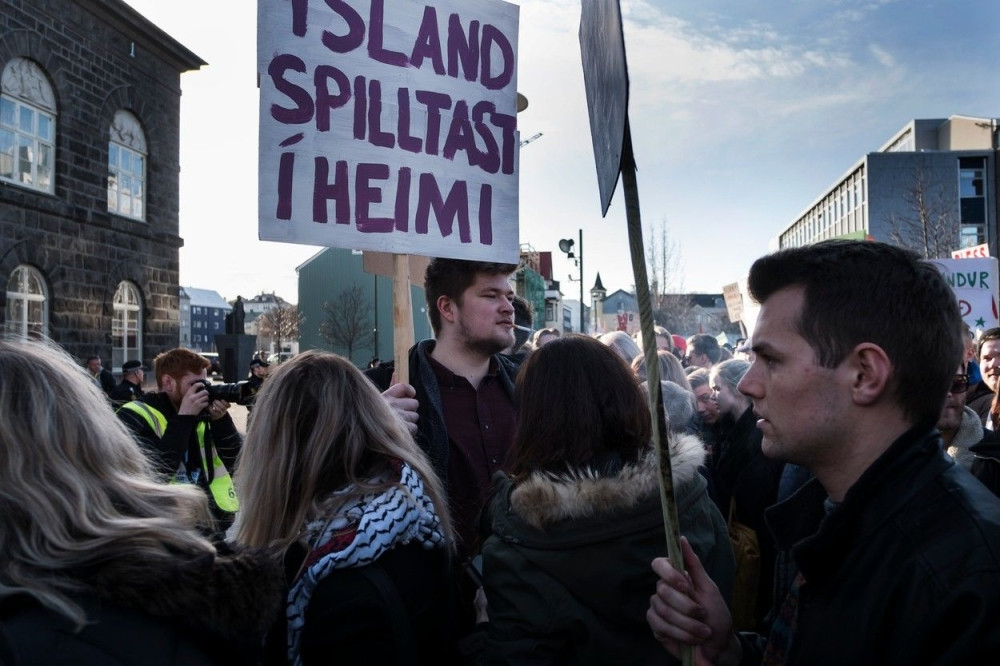 Protesti na Islandu, traži se ostavka premijera