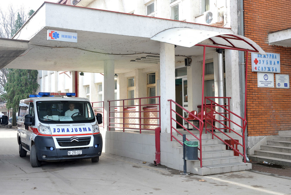 Ovo je tinejdžerka (17) koja je danas izbodena u vrat u Nišu (FOTO)