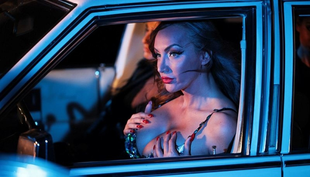 Na estradi vlada kriza, ali svi glume ludilo (VIDEO)