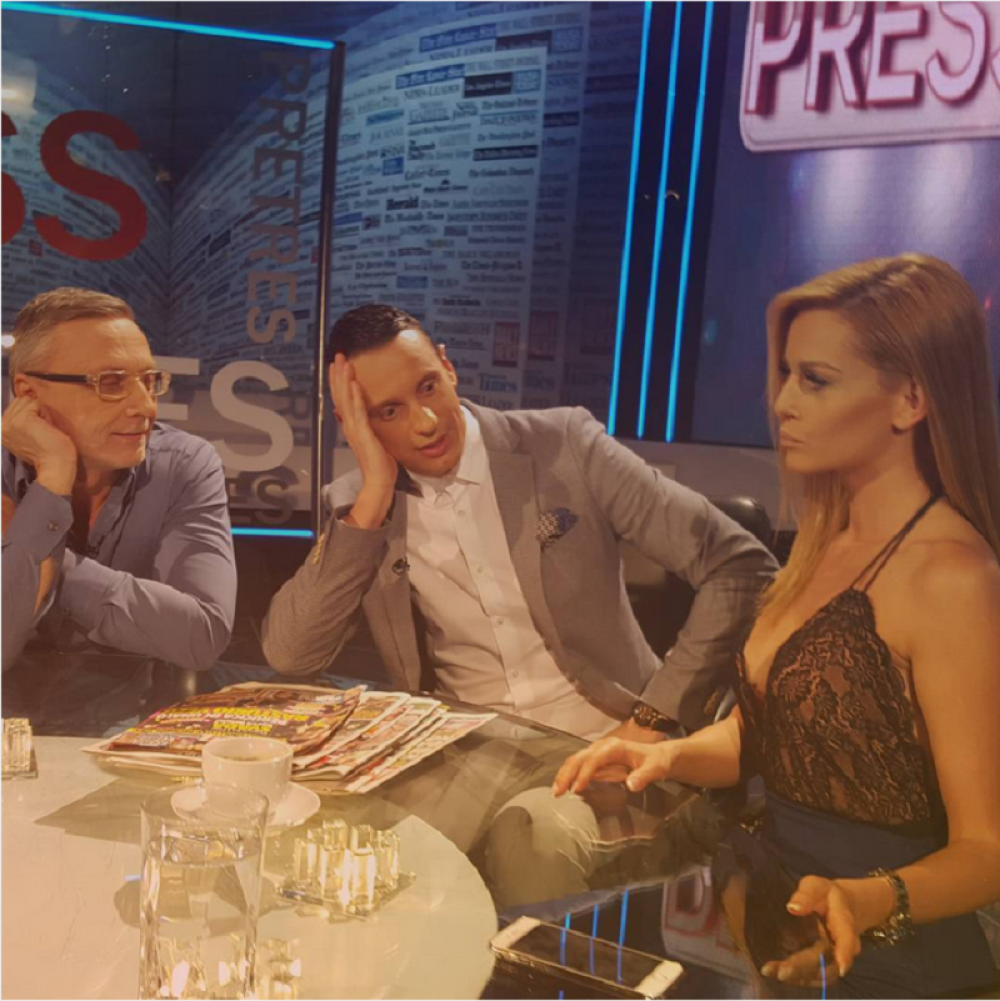 Golim grudima na voditelja!