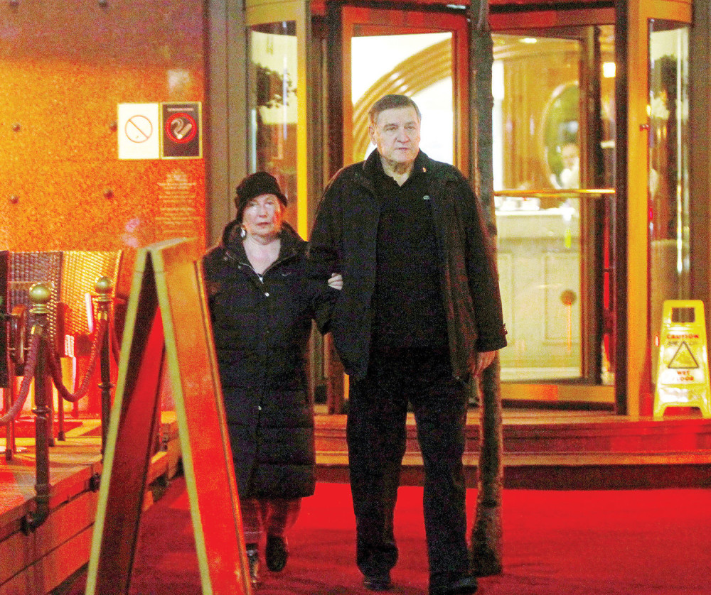 Mrka vratio ženu u stan!