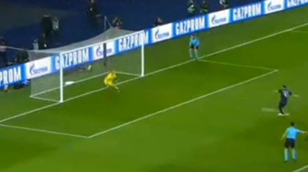 Strogi Mažić svirao penal, Ibra ga promašio (VIDEO)