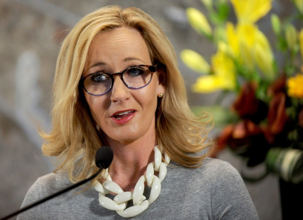 Stolica Džoane Rouling prodata za skoro 400.000 dolara (FOTO)