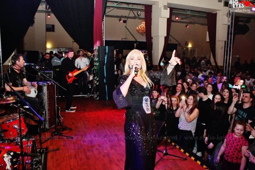 Brena jela ćevape u Berlinu (FOTO)