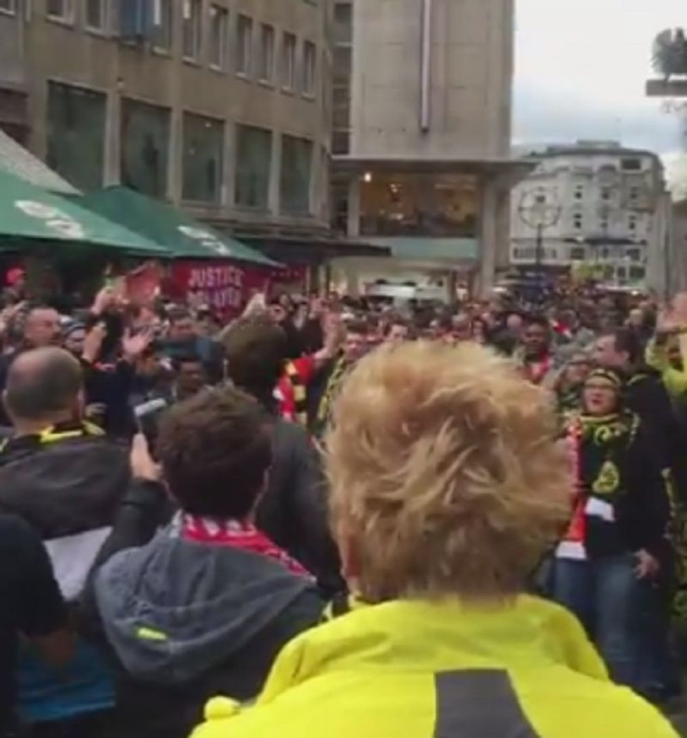 Dortmundovi i Liverpulovi navijači zajedno skandirali!