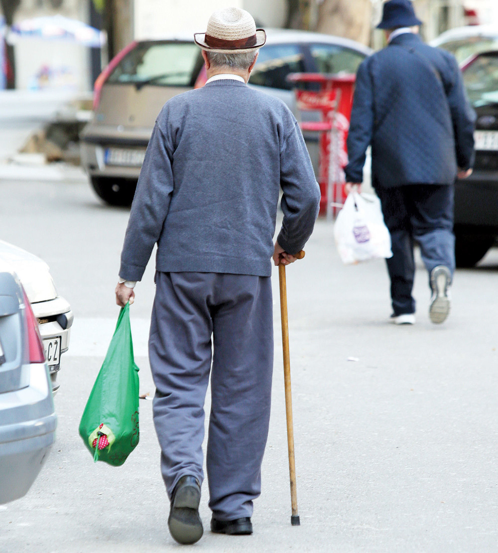 Stari u Boru prepušteni sami sebi!