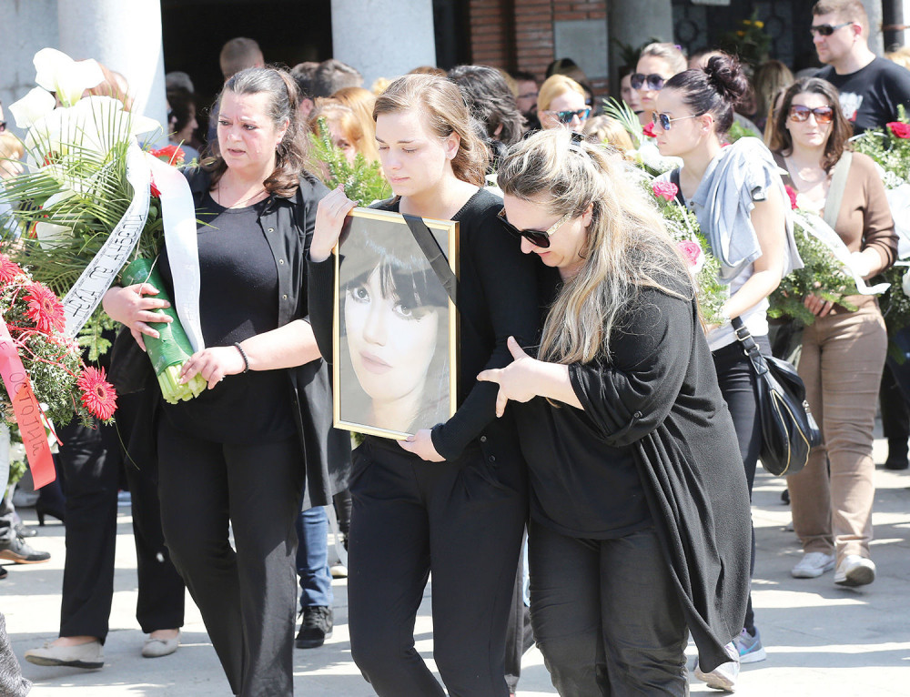 Jelenin ubica bio na sahrani?