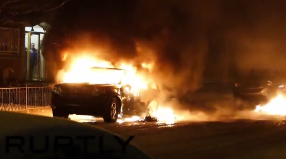 Demonstranti napali policijsku stanicu (FOTO + VIDEO)