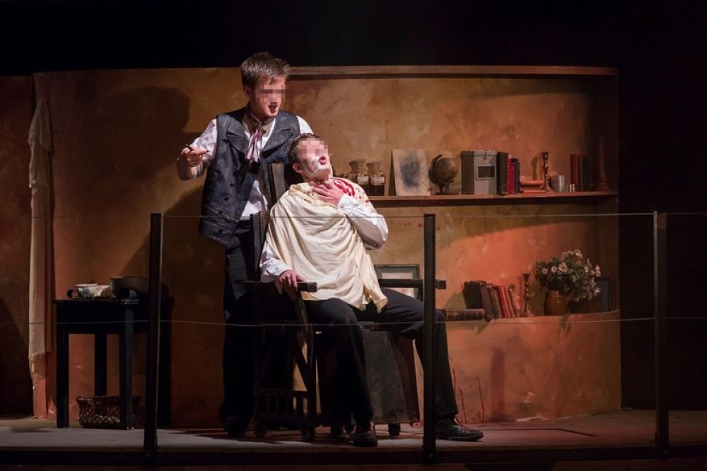 Tinejdžeri prerezali vratove, publika mislila da glume!