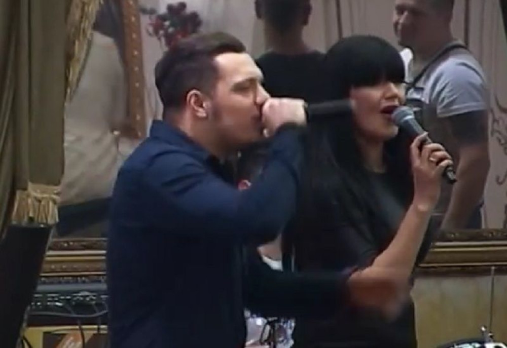 Gastoz pevao sa ubijenom pevačicom (VIDEO)