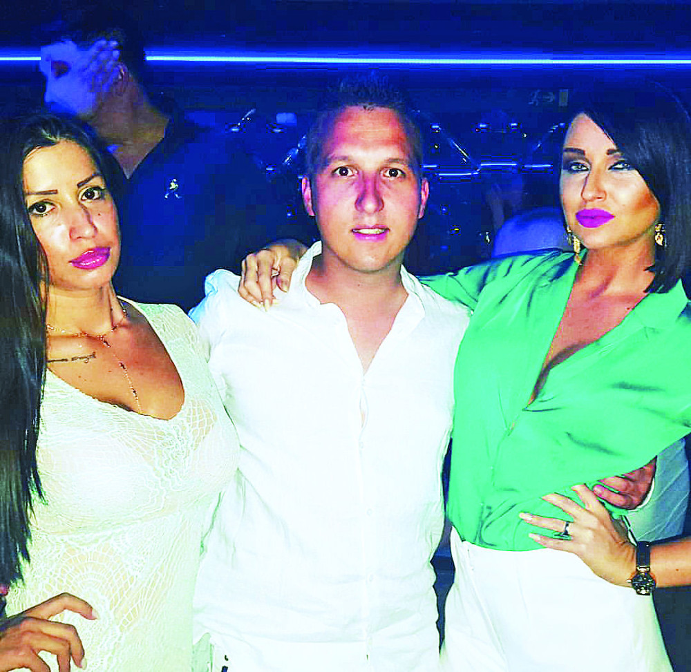 Stefan slavio sa Milicom i Kaćom