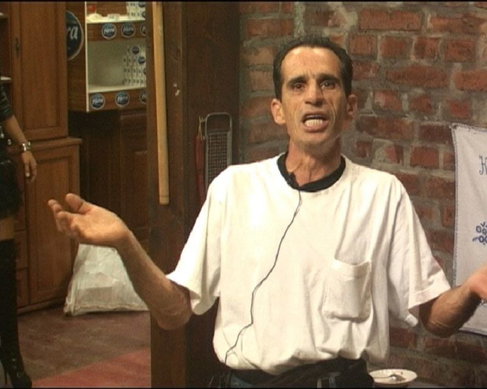 Jevrić je svojom pesmom "Kuća poso" napravio potpuni haos na Balkanu, a za NJEGOVIM SINOM danas uzdišu klinke! (FOTO)