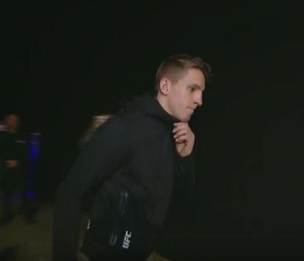 Publika zviždala srpskom fajteru, on šmekerski odreagovao