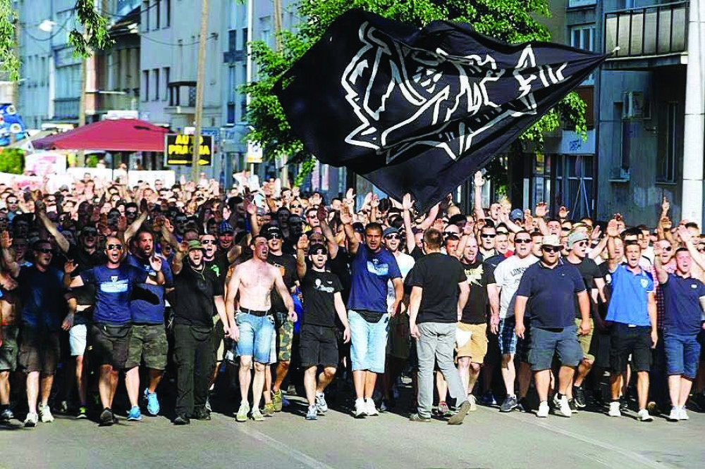 Bed Blu Bojsi seksualno zlostavljali žene pred utakmicu Jang Bojs - Dinamo! (FOTO)