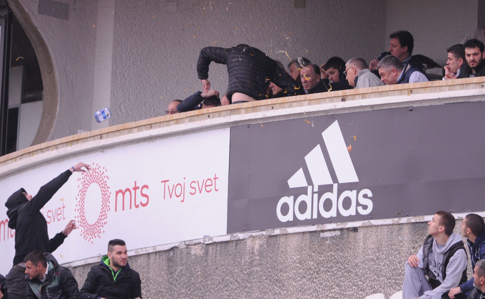 Evo zašto su "Grobari" jajima zasuli upravu