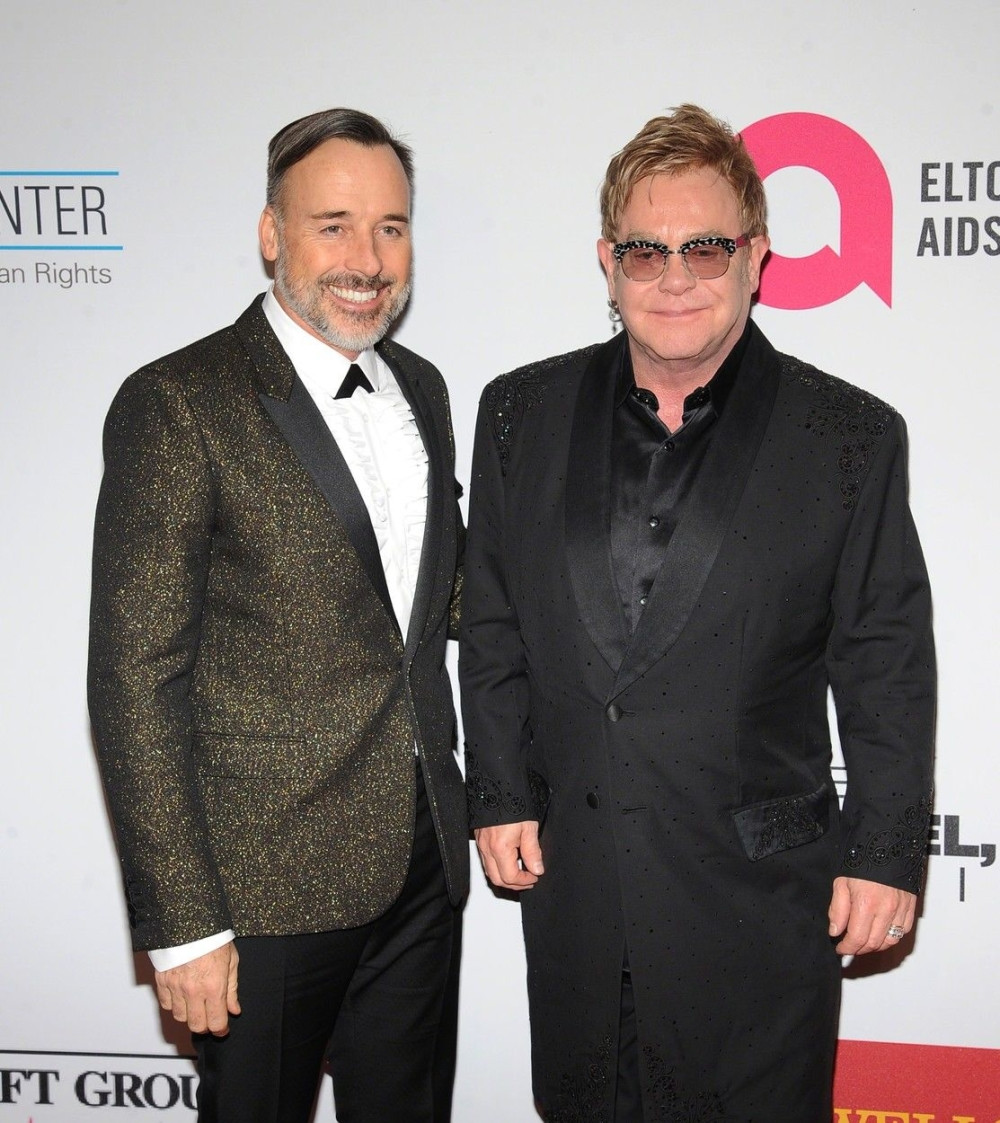 Elton Džon se razvodi zbog "grupnjaka"?