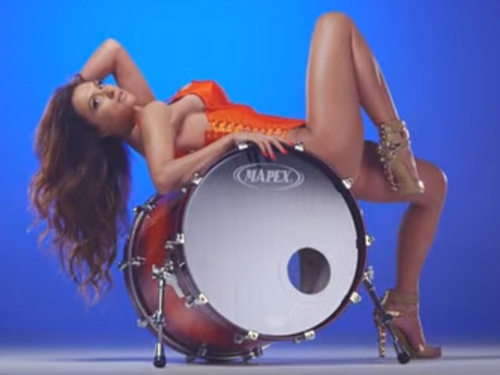 Vruća Ljupka u novom spotu! (VIDEO)