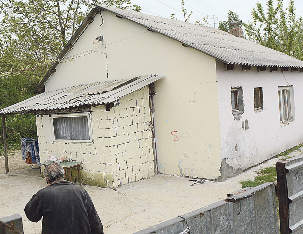 Majka ošurila noge bebi?!