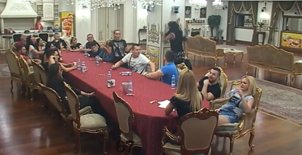 Krunićka udarala glavom o zid! (VIDEO)