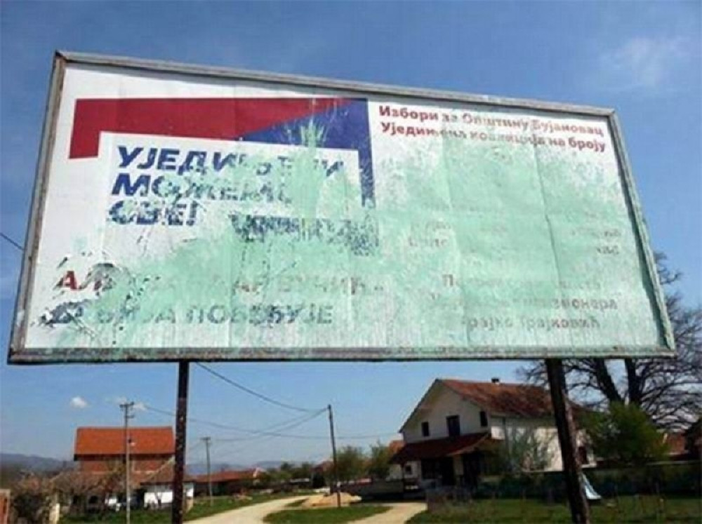 Prefarbali bilbord naprednjaka