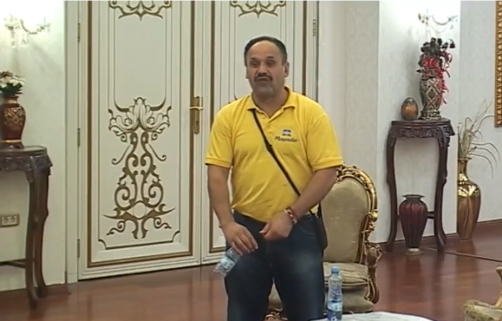 Zmaj hteo da obavi nuždu u dnevnoj sobi (VIDEO)