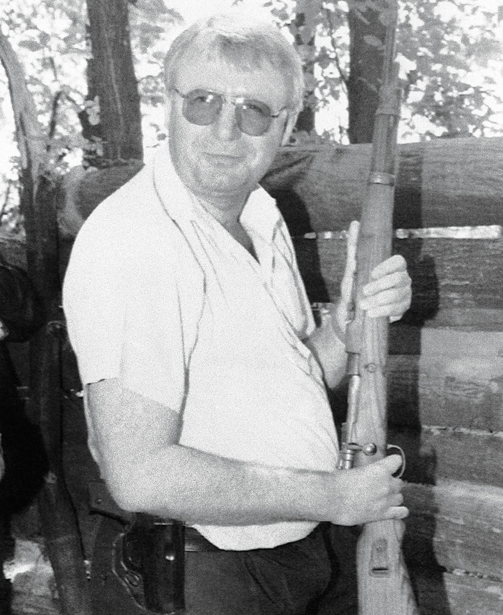 Šešelj nosi tri pištolja!