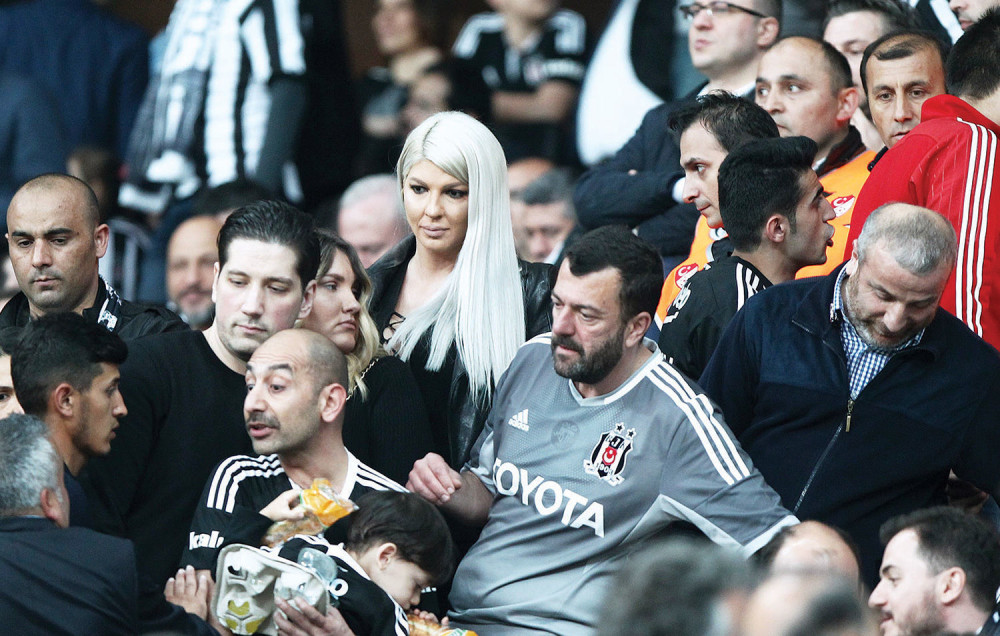 Karleuša se pegla i na fudbalu!