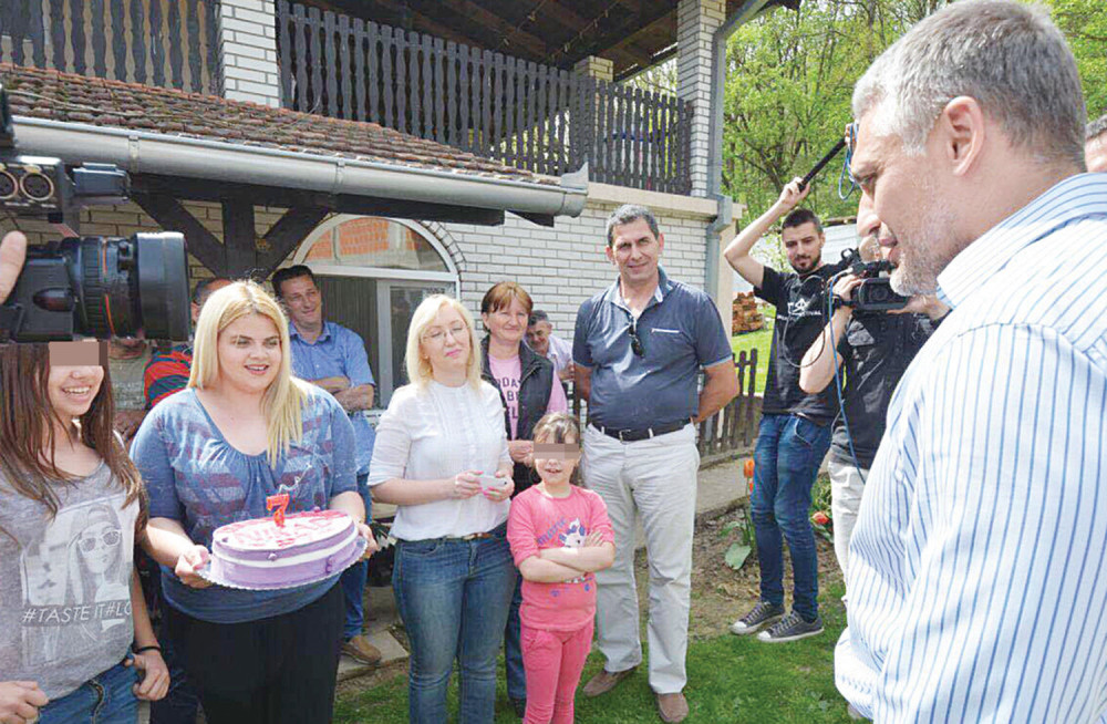 Čeda duvao svećice u šest ujutru