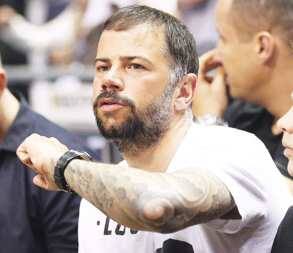 Ne, to nije Dragan Dabić već proslavljeni fudbaler Partizana, pogledajte kako se zapustio! (FOTO)