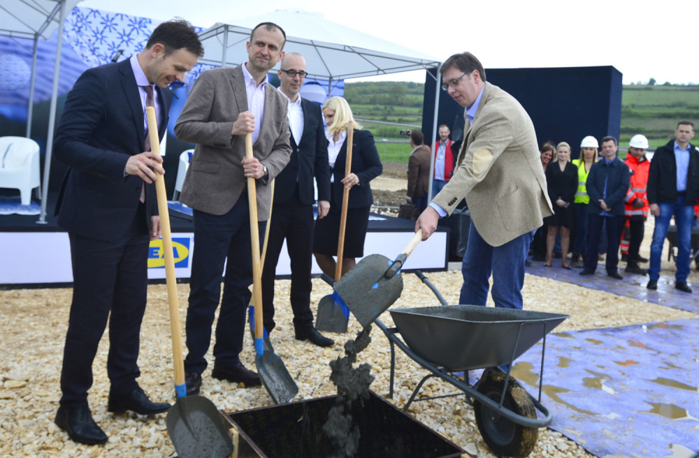 Vučić: Prvo ću kupiti Ikeinu dasku za meso