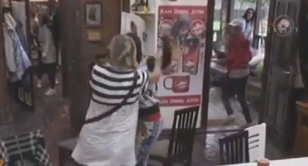 Farmeri se ponovo pobili! (VIDEO)